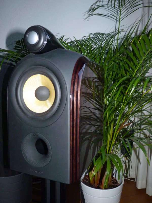 Bowers Wilkins PM1 front